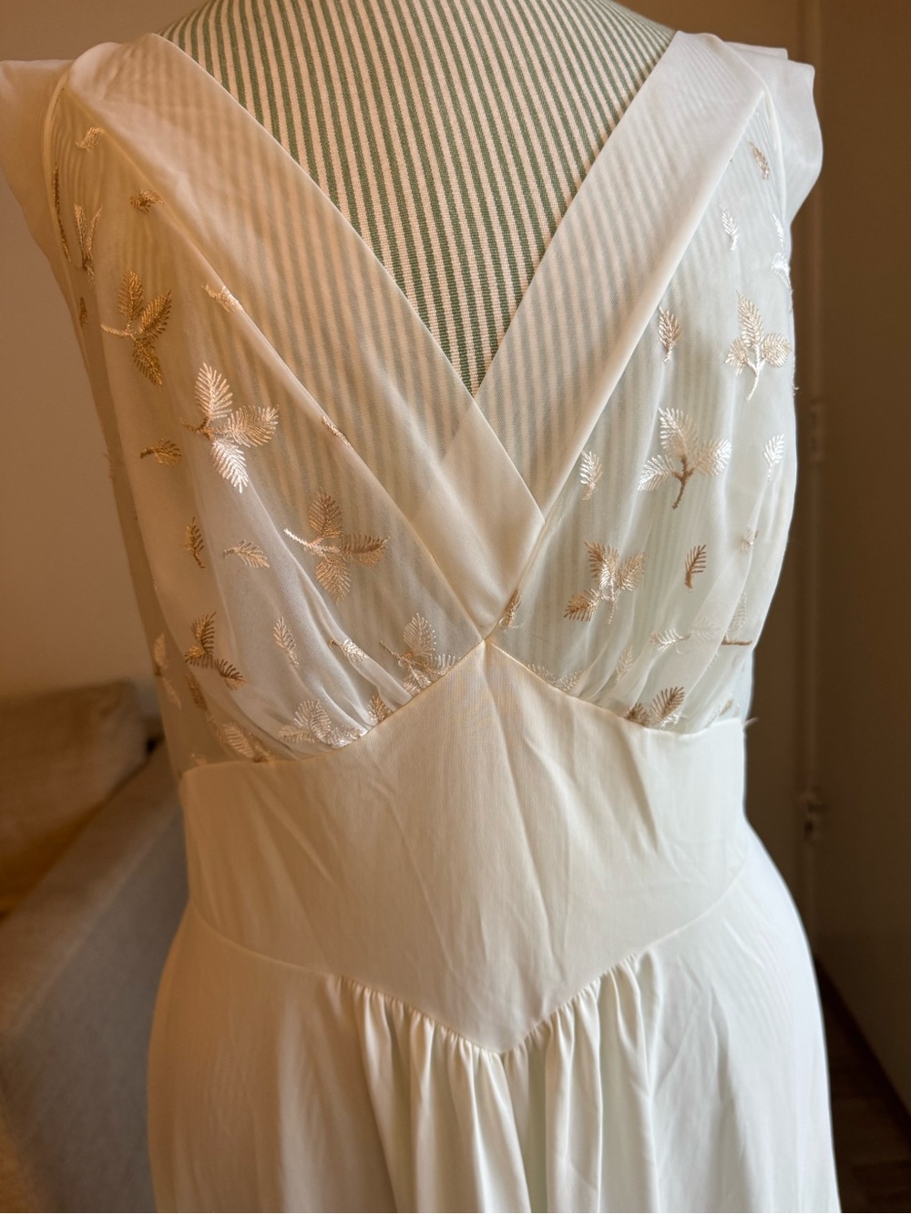 Vintage Vanity Fair 1960
Ivory Sheer-Embroidered Bridal Gown - Picture 2 of 5